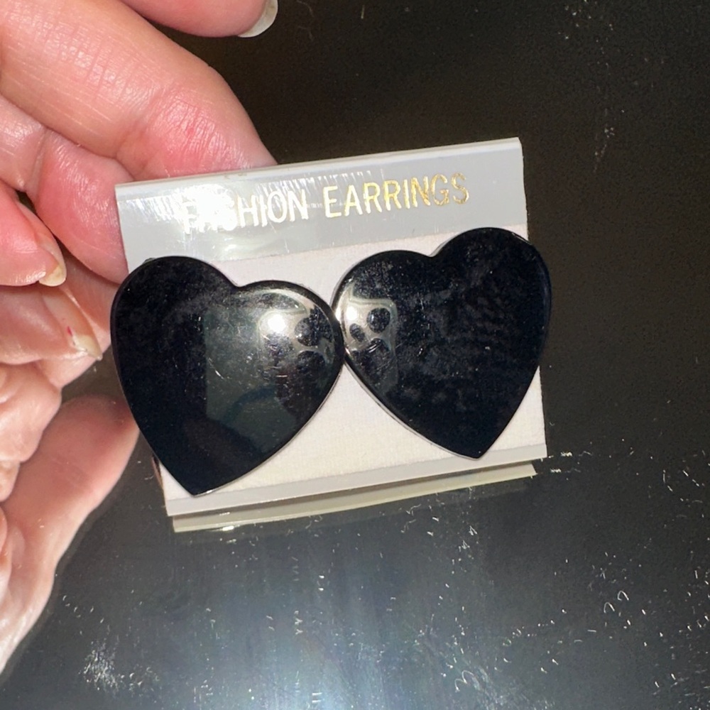Vintage new‎ on card Large Black Plastic Heart Post Earrings